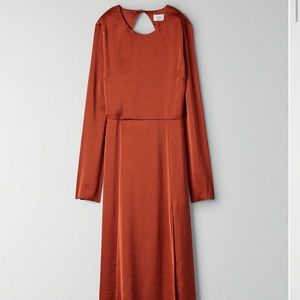 Brand new Aritzia dress in rustwood size 2